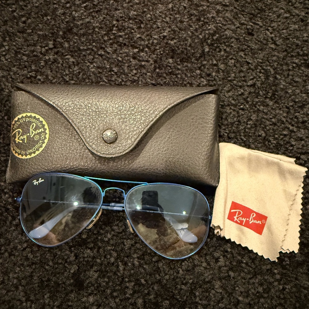 Ray-Ban Aviator Sunglasses with Case and Cloth